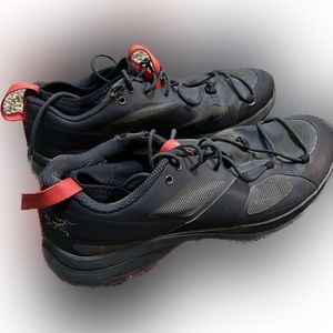 Arcteryx mens shoes SZ 8.5